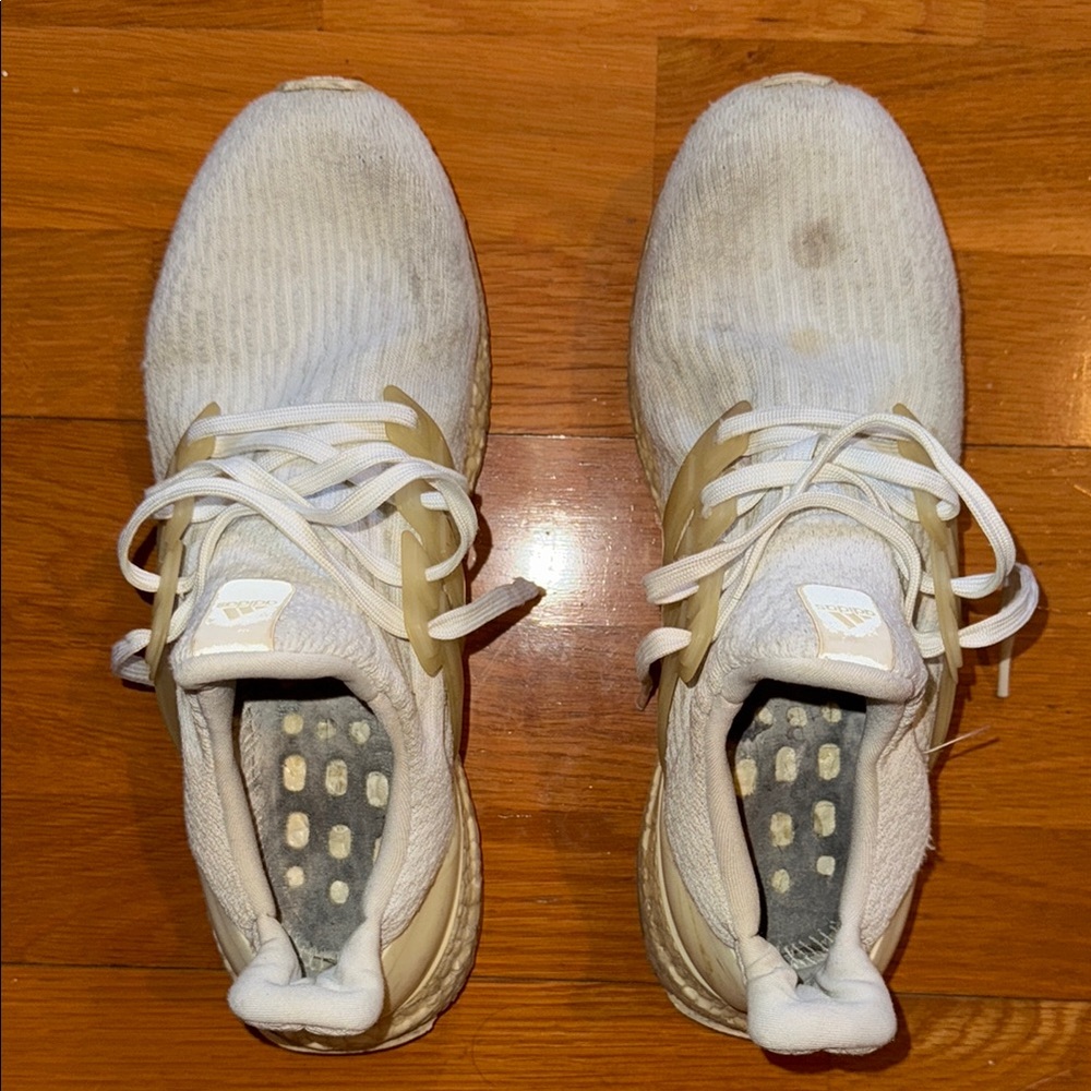 Adidas Ultra Boosts Size 9.5 Men’s
